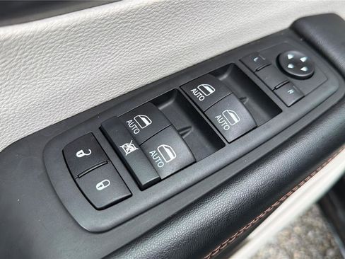 Used 2020 Chrysler Pacifica Touring-L Plus image 20