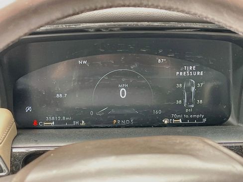 Used 2023 Lincoln Nautilus Reserve AWD/4WD image 12