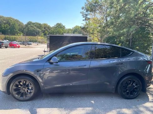 Used 2023 Tesla Model Y Long Range AWD/4WD image 4