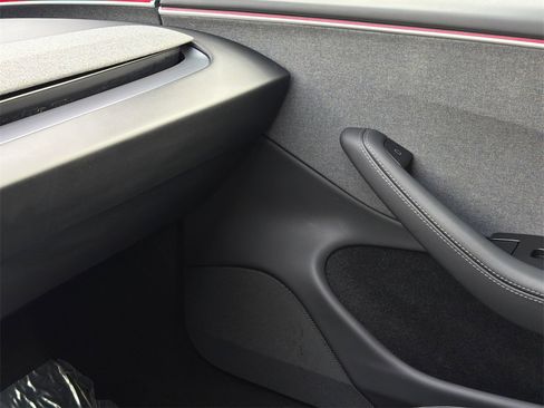 Used 2024 Tesla Model 3 Standard Range image 30