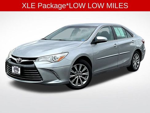 Used 2017 Toyota Camry XLE FWD image 3