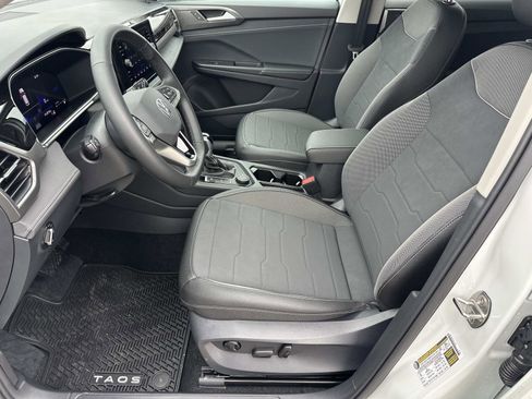 New 2026 Volkswagen Taos SE image 19