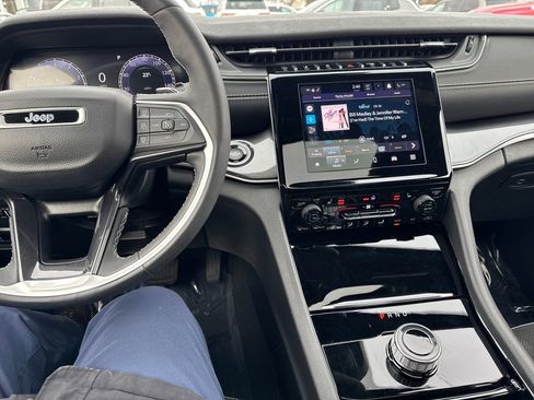 Certified 2023 Jeep Grand Cherokee L Laredo image 21