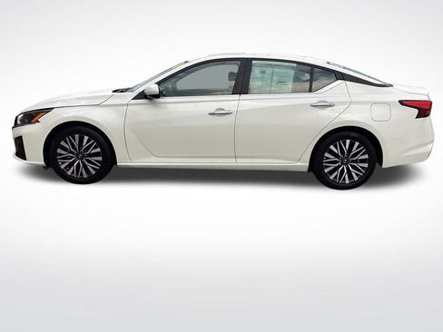 Used 2024 Nissan Altima 2.5 SV w/ SV Premium Package FWD image 8