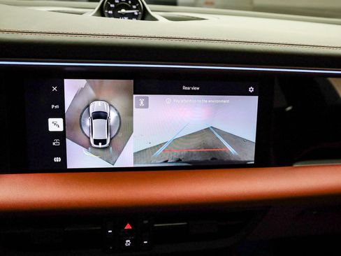 Certified 2025 Porsche Macan Electric image 29