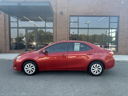 Used 2018 Toyota Corolla LE FWD image 3