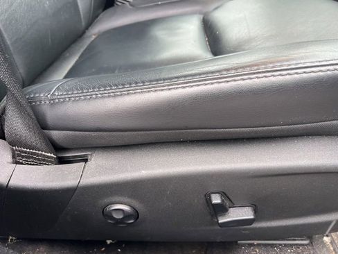 Used 2014 Chrysler 300 AWD w/ Driver Convenience Group image 12