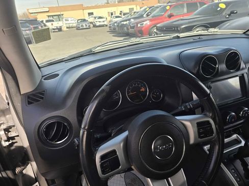 Used 2016 Jeep Compass Latitude image 14