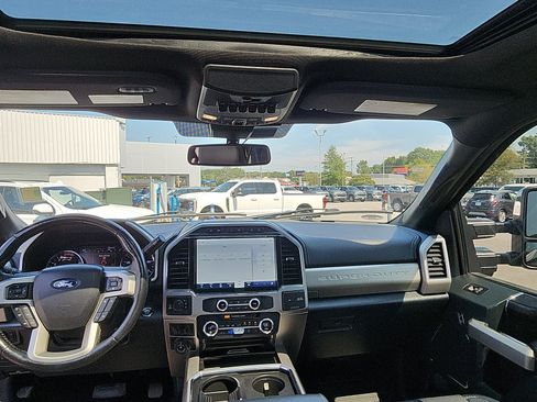 Used 2022 Ford F250 Lariat w/ Lariat Ultimate Package AWD/4WD image 21