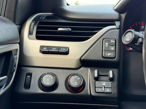 Used 2015 GMC Yukon XL Denali w/ Touring Package AWD/4WD image 32