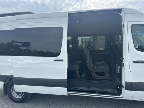 Used 2025 Mercedes-Benz Sprinter 2500 image 25
