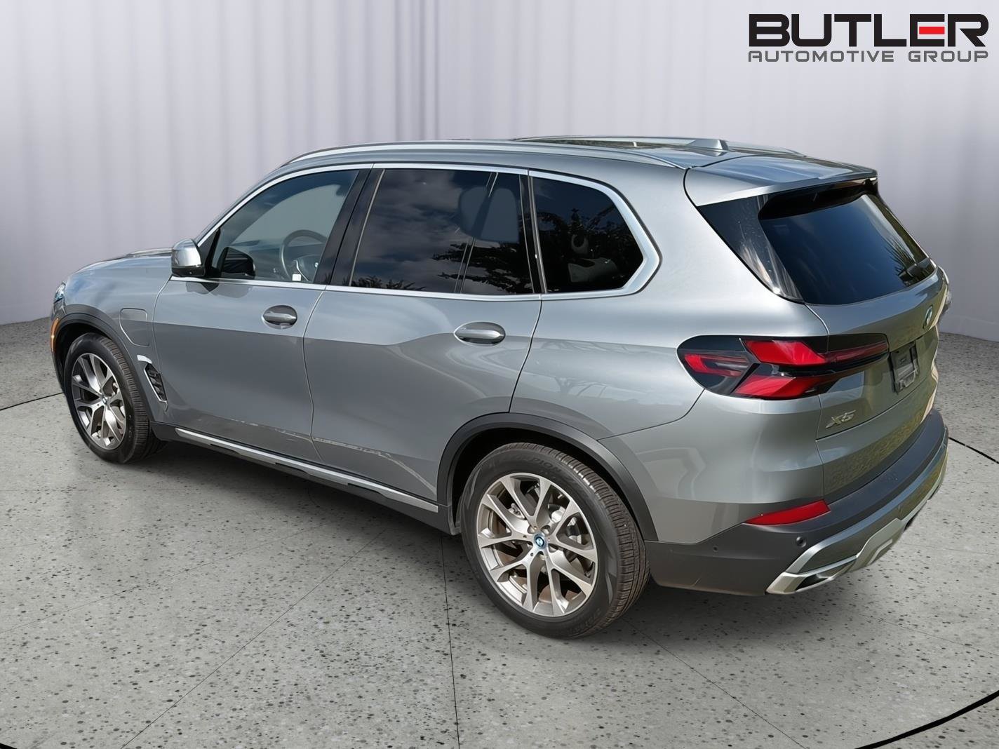 Used 2024 BMW X5 xDrive50e w/ Premium Package AWD/4WD image 8