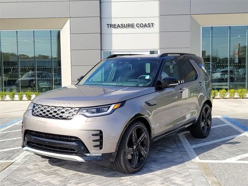 New 2025 Land Rover Discovery Metropolitan Edition image 1