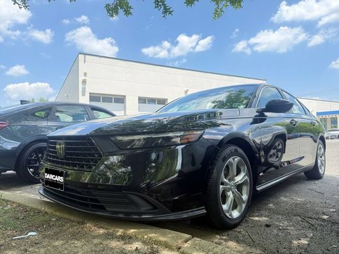 Certified 2023 Honda Accord LX image 32
