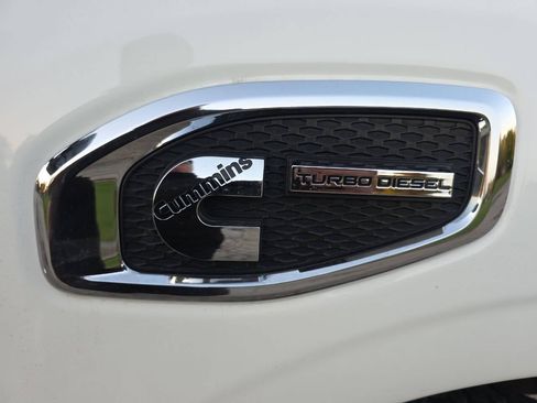 Used 2016 Nissan Titan SV image 7