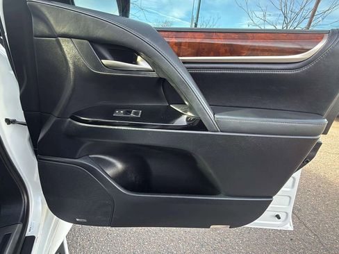 Used 2016 Lexus LX 570 4WD image 20