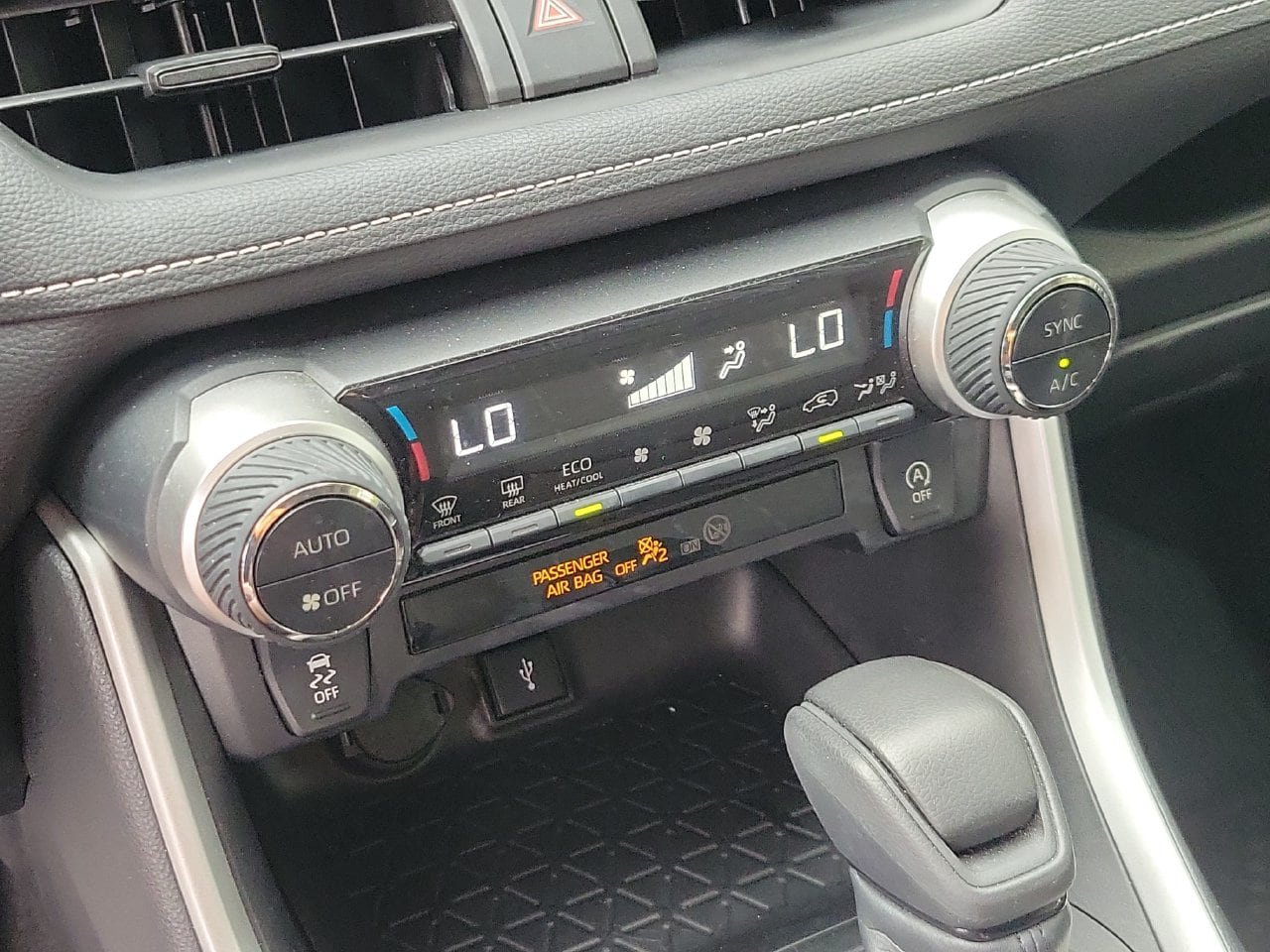 Used 2022 Toyota RAV4 XLE w/ Convenience Package FWD image 27