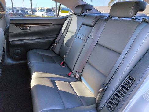 Used 2018 Lexus ES 300h w/ Navigation Package FWD image 31