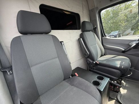 Used 2011 Mercedes-Benz Sprinter 2500 image 23