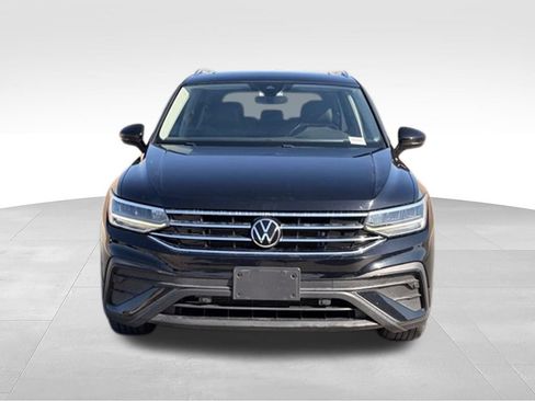 Used 2023 Volkswagen Tiguan SE w/ Panoramic Sunroof Package FWD image 4