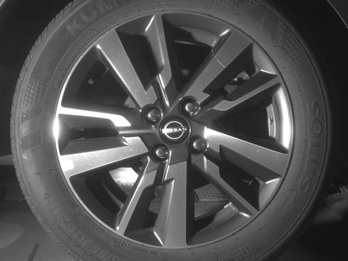 Used 2025 Nissan Versa SV image 15