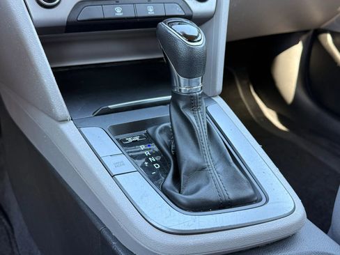 Used 2017 Hyundai Elantra SE FWD image 21