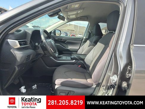 Used 2023 Toyota Highlander L FWD image 10