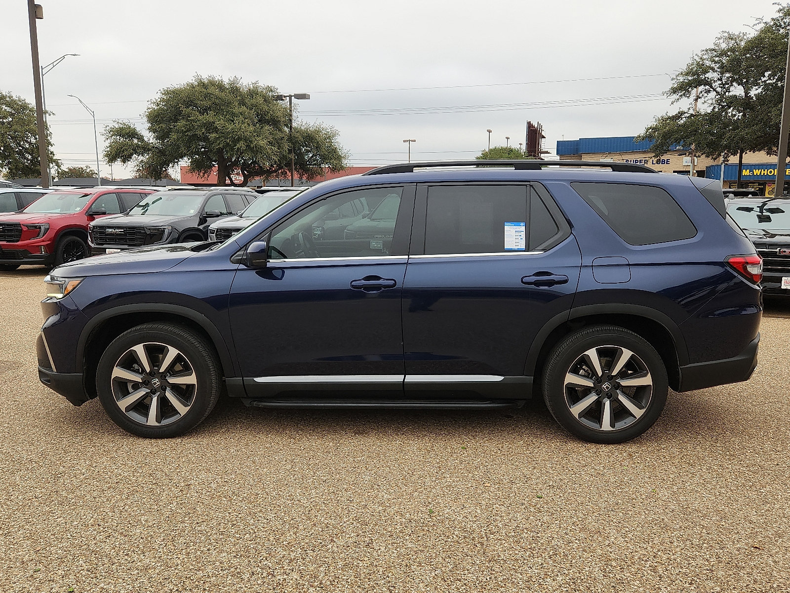 Used 2025 Honda Pilot Touring image 2