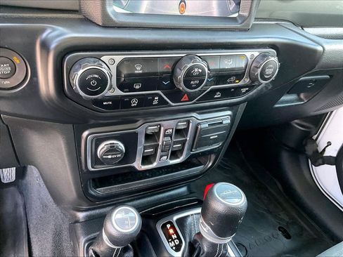 Used 2022 Jeep Gladiator Overland AWD/4WD image 25