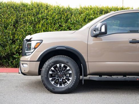 Used 2021 Nissan Titan PRO-4X w/ Pro-4x Convenience Package image 3