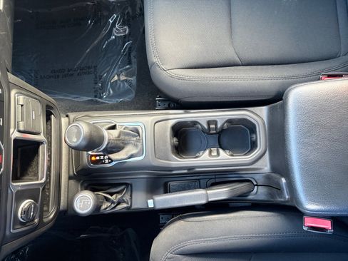 Used 2022 Jeep Wrangler Sport AWD/4WD image 26