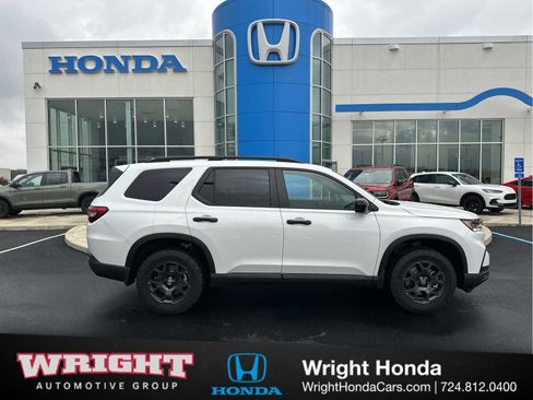 New 2025 Honda Pilot TrailSport image 1
