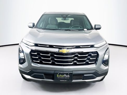 Used 2025 Chevrolet Equinox LT image 2