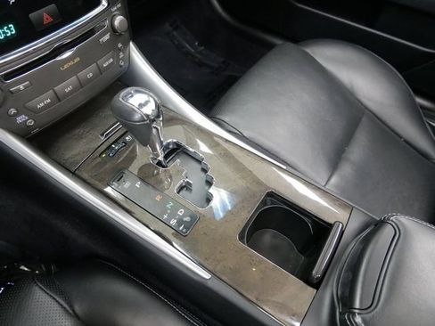 Used 2010 Lexus IS 250C w/ Luxury Pkg RWD image 22