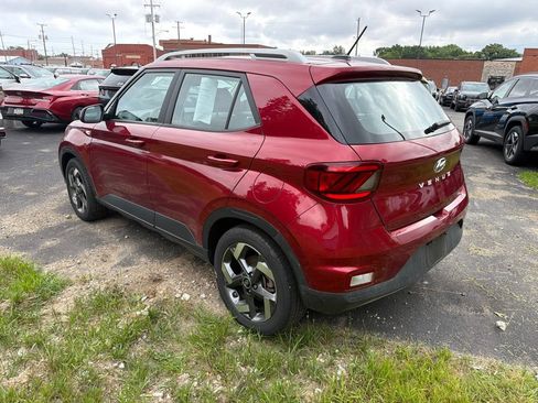 Certified 2024 Hyundai Venue SEL FWD image 5