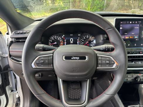 Used 2025 Jeep Compass Trailhawk AWD/4WD image 25