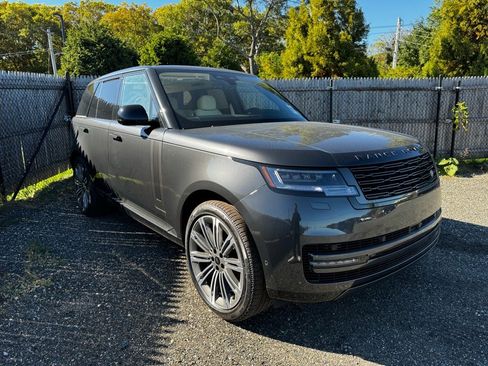 New 2025 Land Rover Range Rover SE image 3