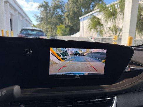 Used 2025 Buick Envista Sport Touring image 17