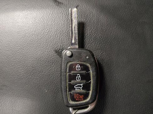 Used 2018 Hyundai Santa Fe SE FWD image 32