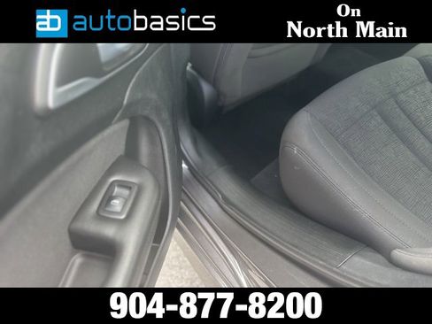Used 2015 Chrysler 200 Limited image 18