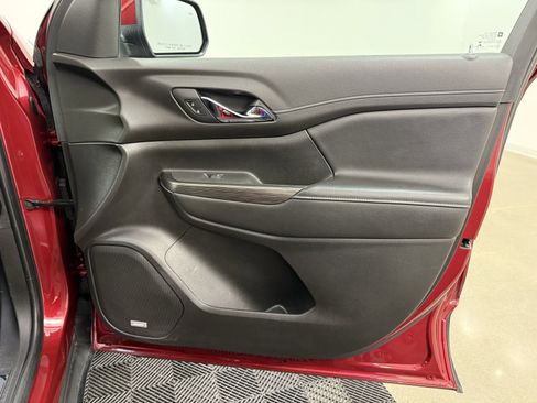 Used 2019 GMC Acadia SLT image 31