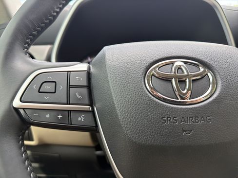 Used 2023 Toyota Highlander XLE FWD image 9