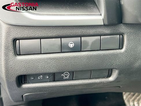 Used 2023 Nissan Rogue SV image 13