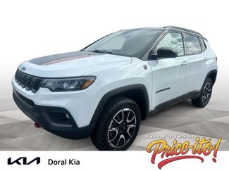 Used 2025 Jeep Compass Trailhawk AWD/4WD video 1