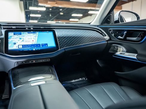 Used 2024 Mercedes-Benz E 350 4MATIC Sedan w/ Driver Assistance Package image 41