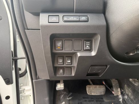 Used 2023 Nissan Frontier SV w/ SV Convenience Package AWD/4WD image 20
