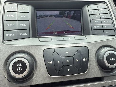 Used 2017 Ford Taurus SEL FWD image 13