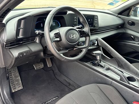 Used 2025 Hyundai Elantra Sport FWD image 10