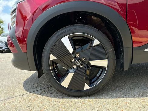 New 2025 Nissan Kicks SR image 3