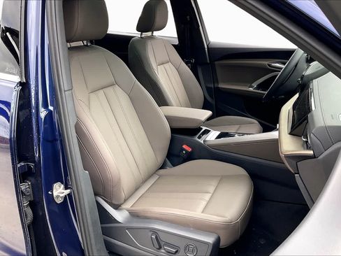 Certified 2025 Audi Q5 Premium w/ Convenience Package AWD/4WD image 9
